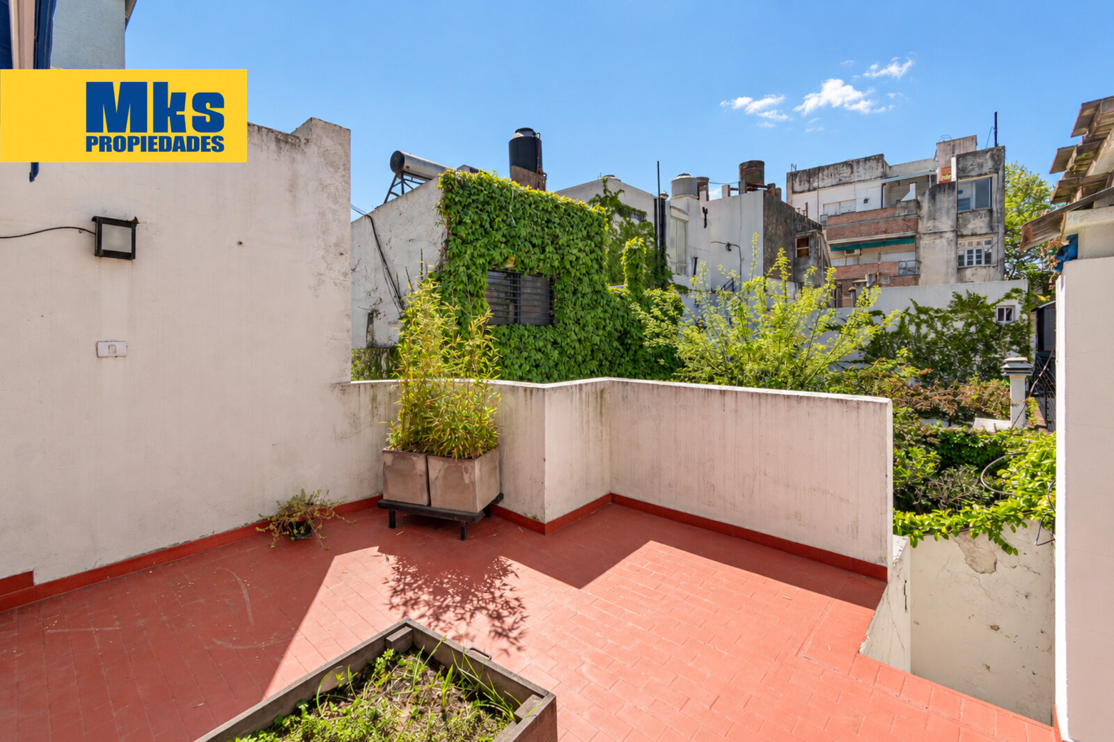 Excelente casa moderna en venta. Patio, terraza, balcon y quincho. Barracas. - 24