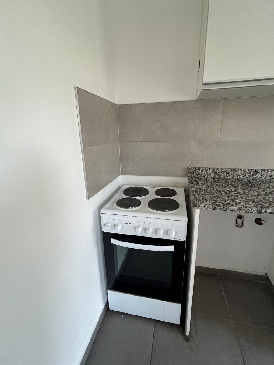 Departamento 2 Dormitorios con Balcon y Cochera - B° Alto Alberdi — foto 3