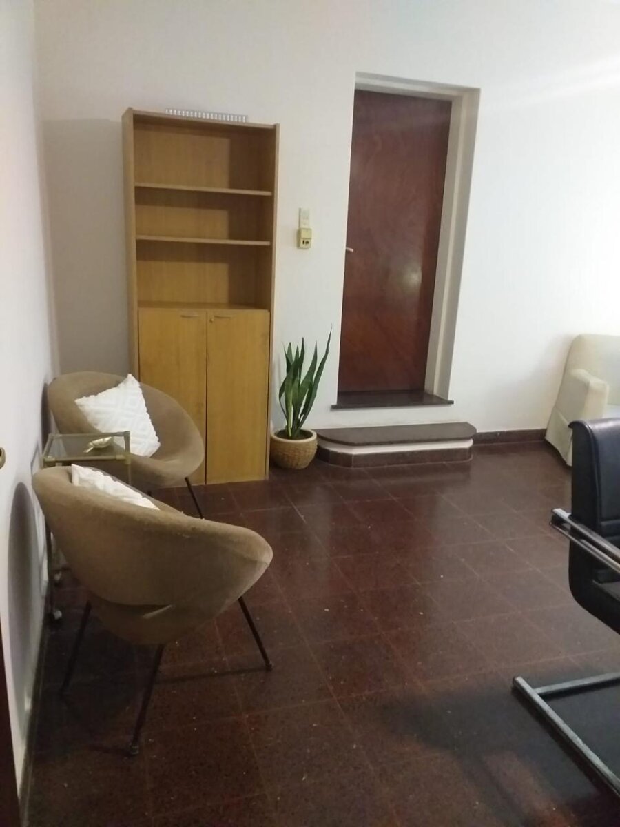 Hermoso chalet a la venta de 5 ambientes con cochera, en pleno centro de Zarate, Provincia de Buenos Aires. — foto 10
