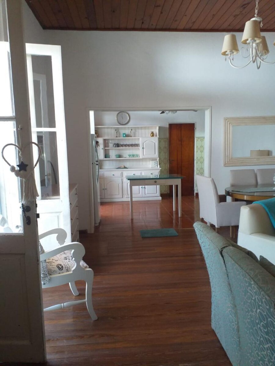 Hermoso chalet a la venta de 5 ambientes con cochera, en pleno centro de Zarate, Provincia de Buenos Aires. — foto 3