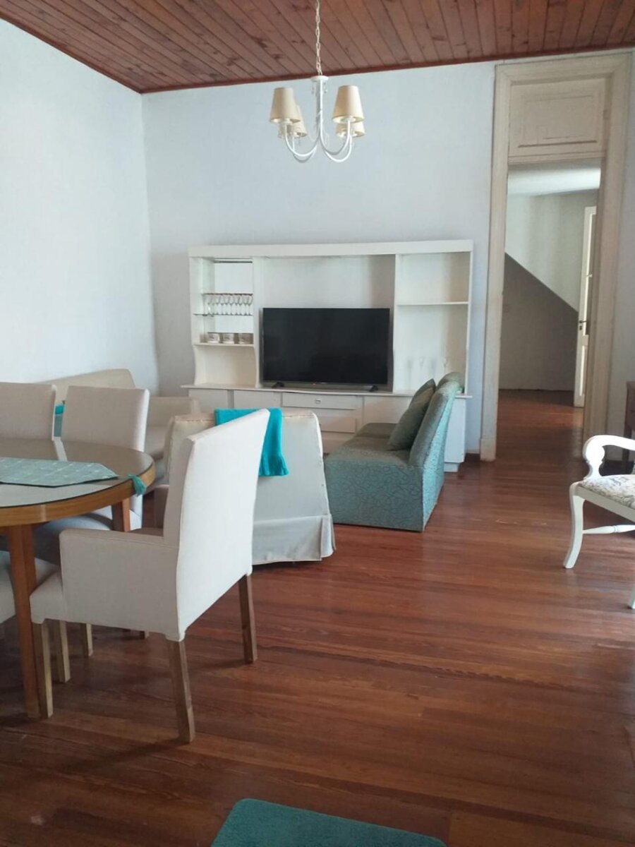Hermoso chalet a la venta de 5 ambientes con cochera, en pleno centro de Zarate, Provincia de Buenos Aires. — foto 6