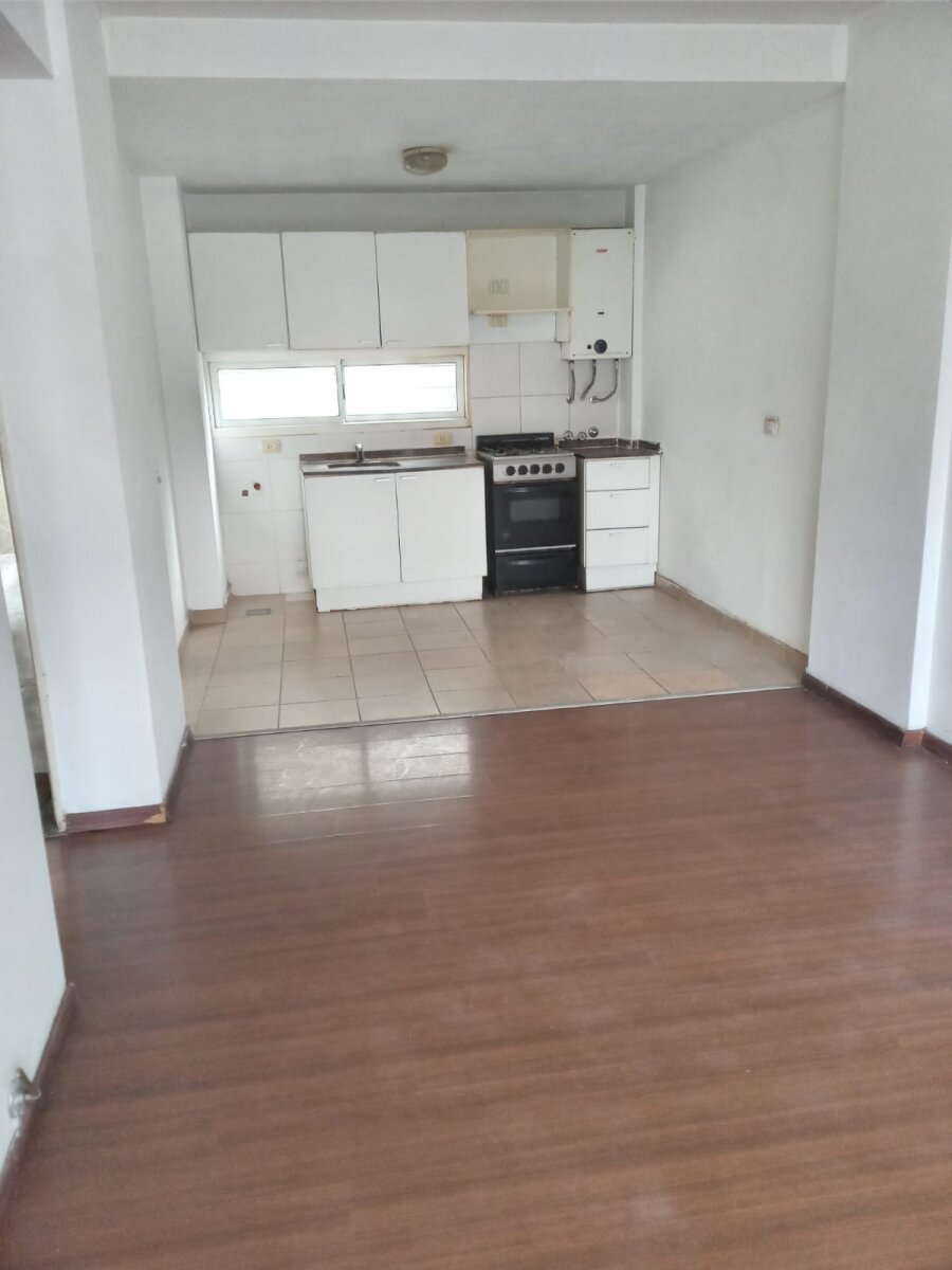 Departamento 1 dormitorio externo con balcón — foto 3