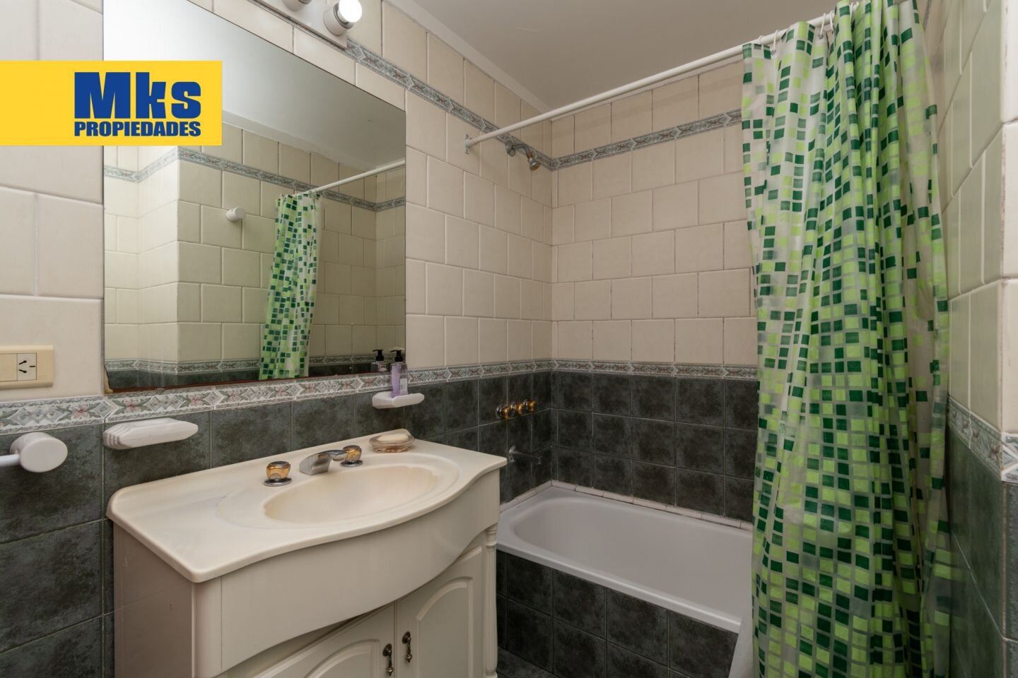 Venta Triplex. 4 ambientes.Barracas. Patio y cochera. — foto 15