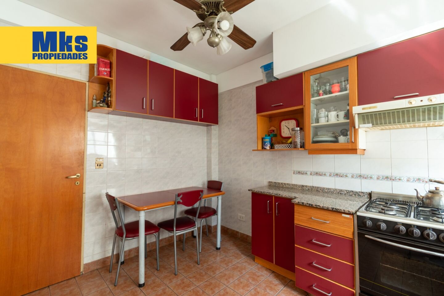 Venta Triplex. 4 ambientes.Barracas. Patio y cochera. — foto 13