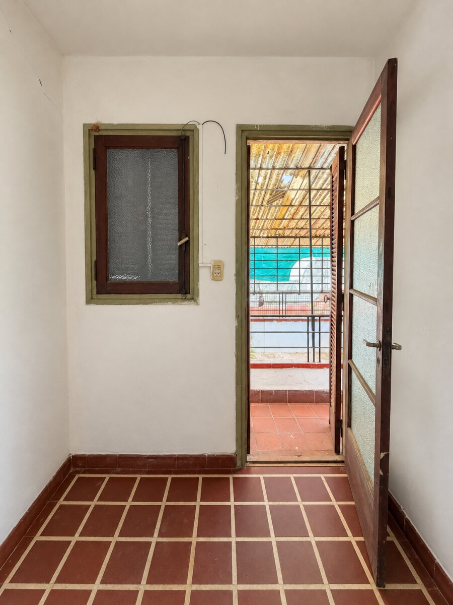 CASA DE PASILLO EN VENTA - GRAN POTENCIAL - 17
