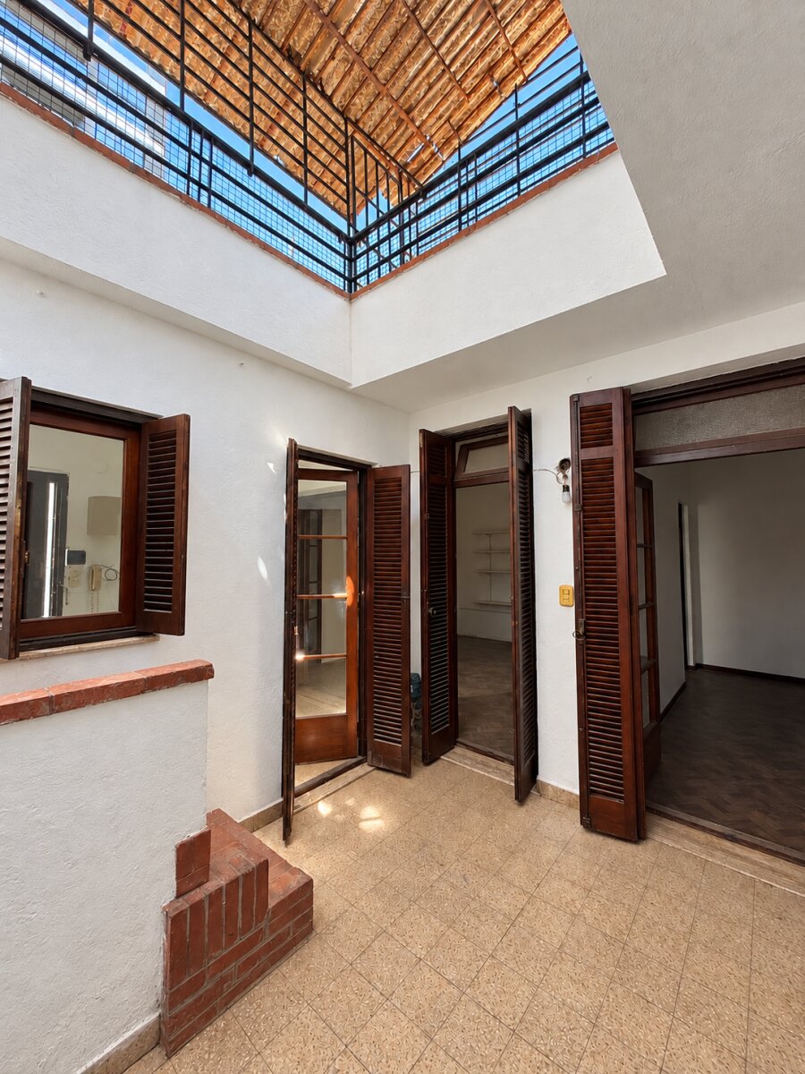 CASA DE PASILLO EN VENTA - GRAN POTENCIAL
