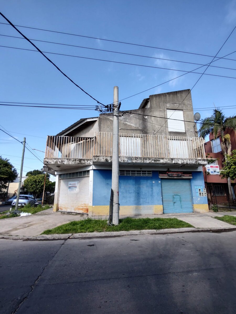 Venta PH 4 ambientes con 2 locales en Villa Luzuriaga - 2