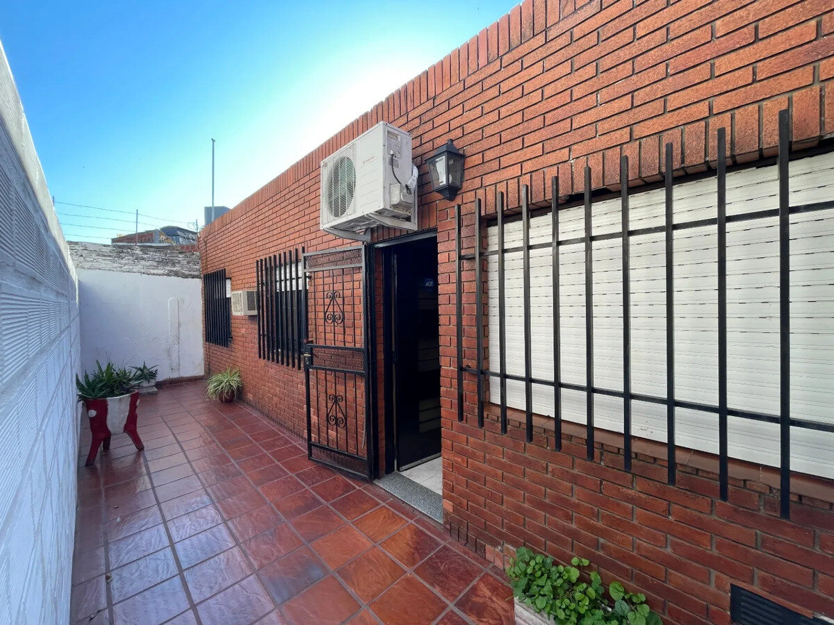 Venta Casa 2 Dormitorios Pasillo Unico - Parque Casado — foto 4