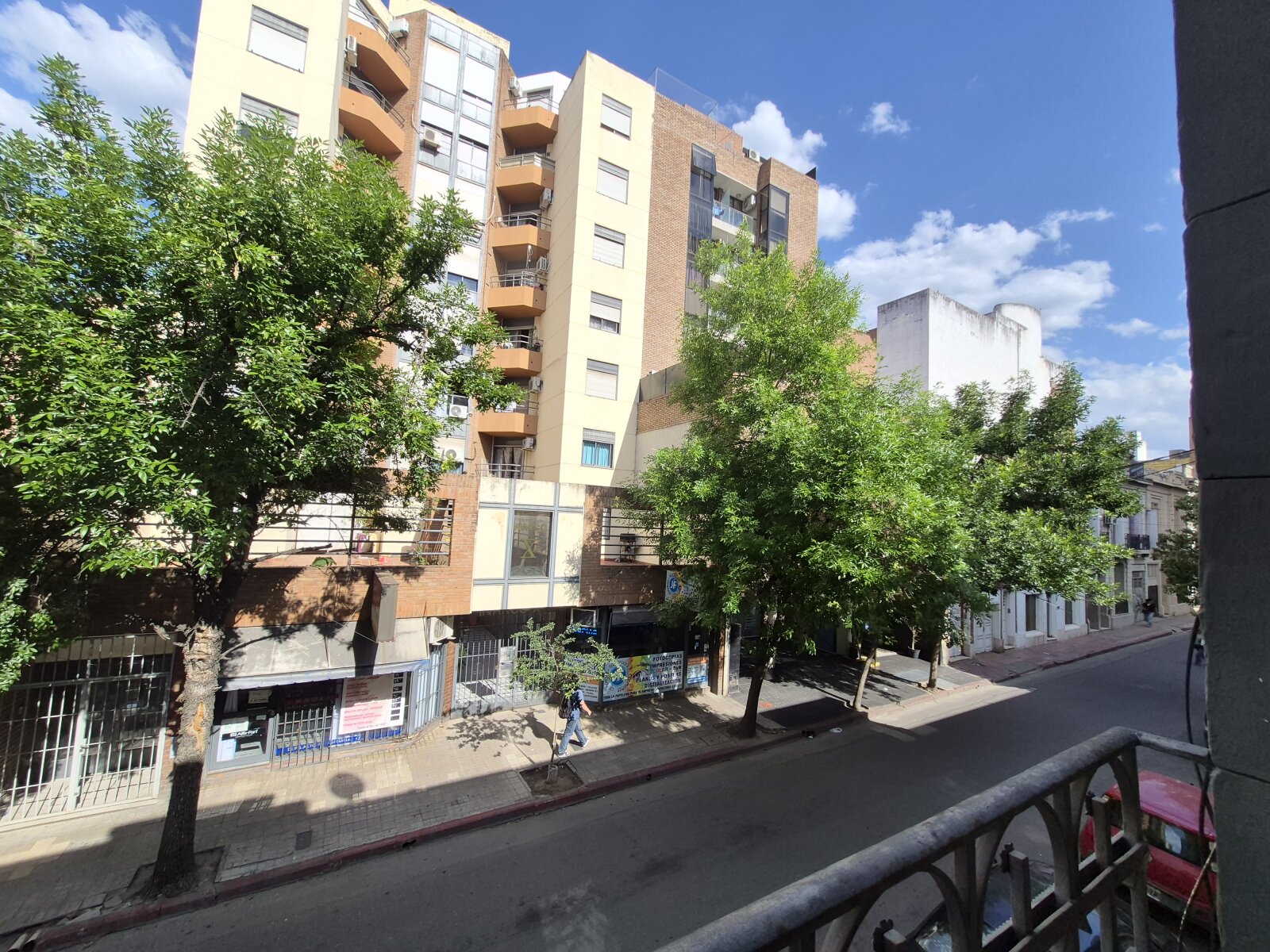 CASA DE DOS PISOS 5 A 6 HABITACIONES EN URQUIZA 65 CENTRO — foto 2