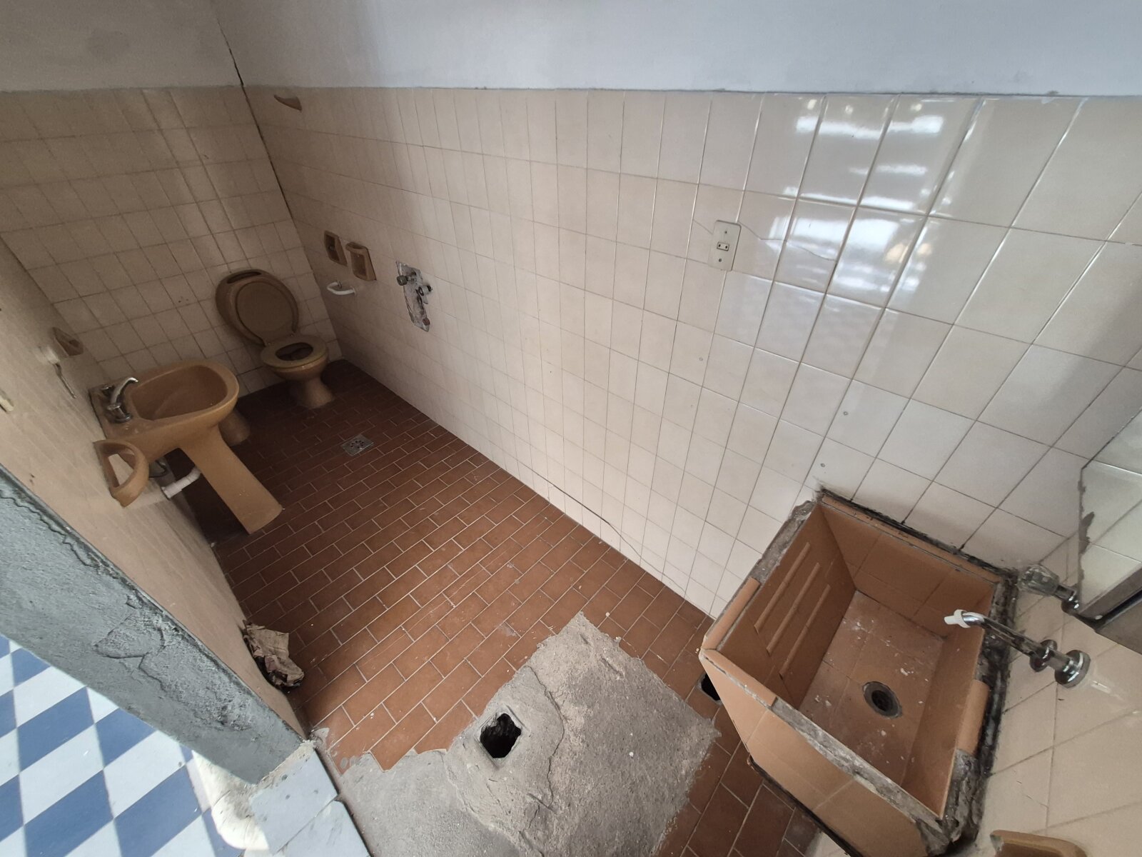 CASA DE DOS PISOS 5 A 6 HABITACIONES EN URQUIZA 65 CENTRO - 28