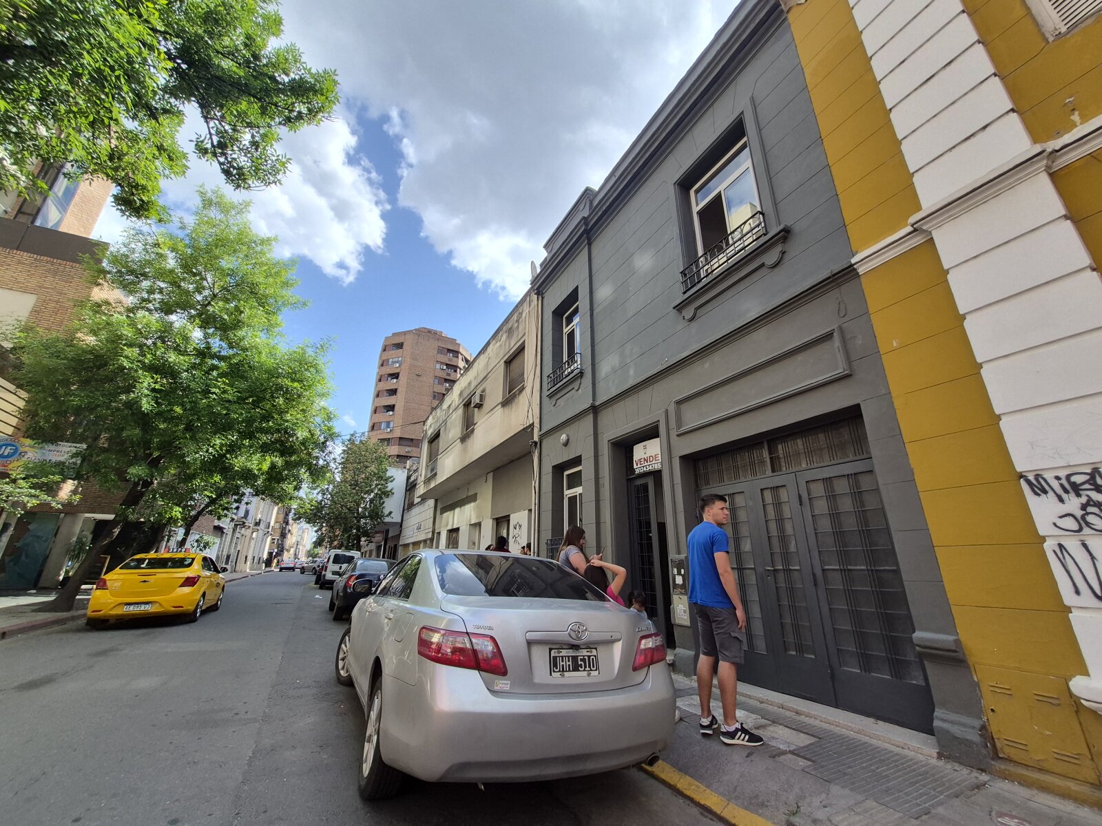 CASA DE DOS PISOS 5 A 6 HABITACIONES EN URQUIZA 65 CENTRO