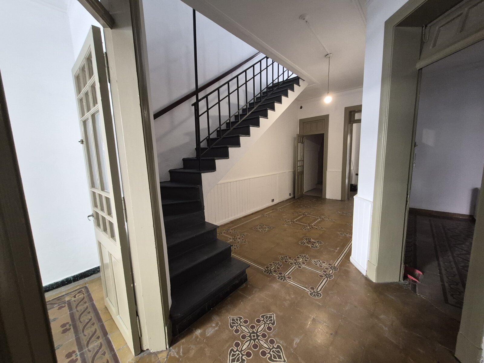 CASA DE DOS PISOS 5 A 6 HABITACIONES EN URQUIZA 65 CENTRO — foto 3