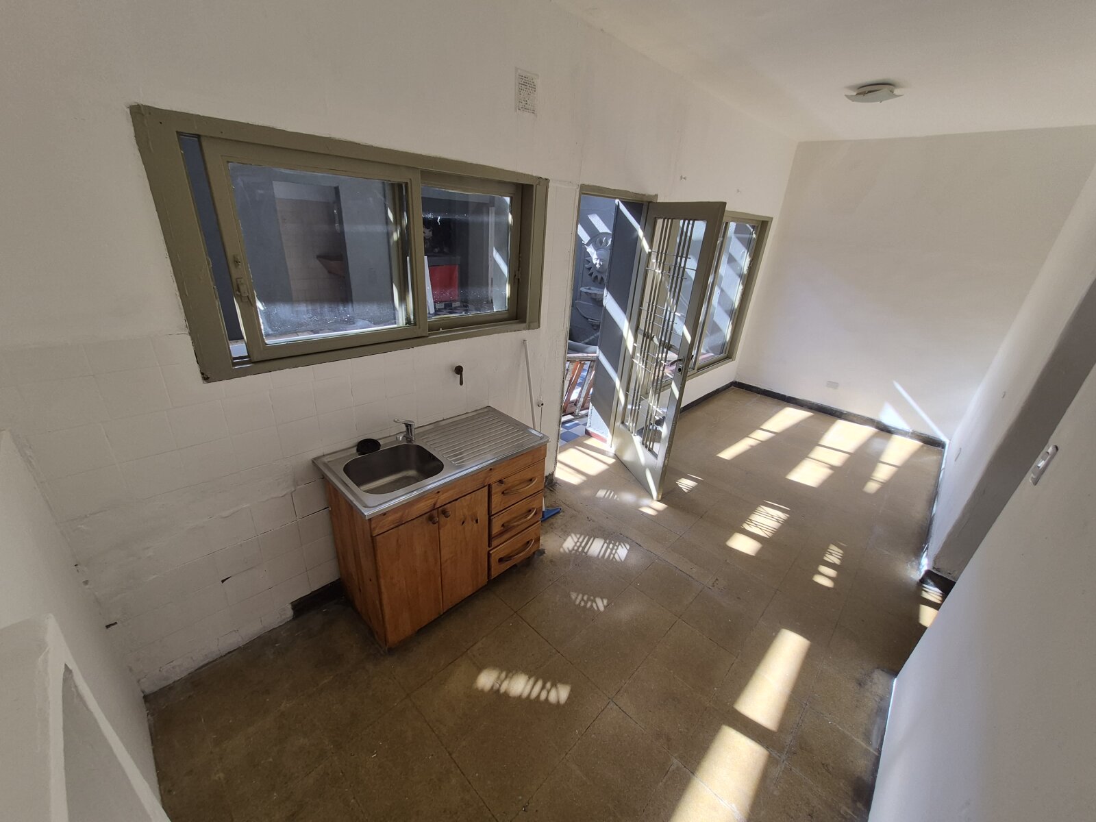 CASA DE DOS PISOS 5 A 6 HABITACIONES EN URQUIZA 65 CENTRO - 26
