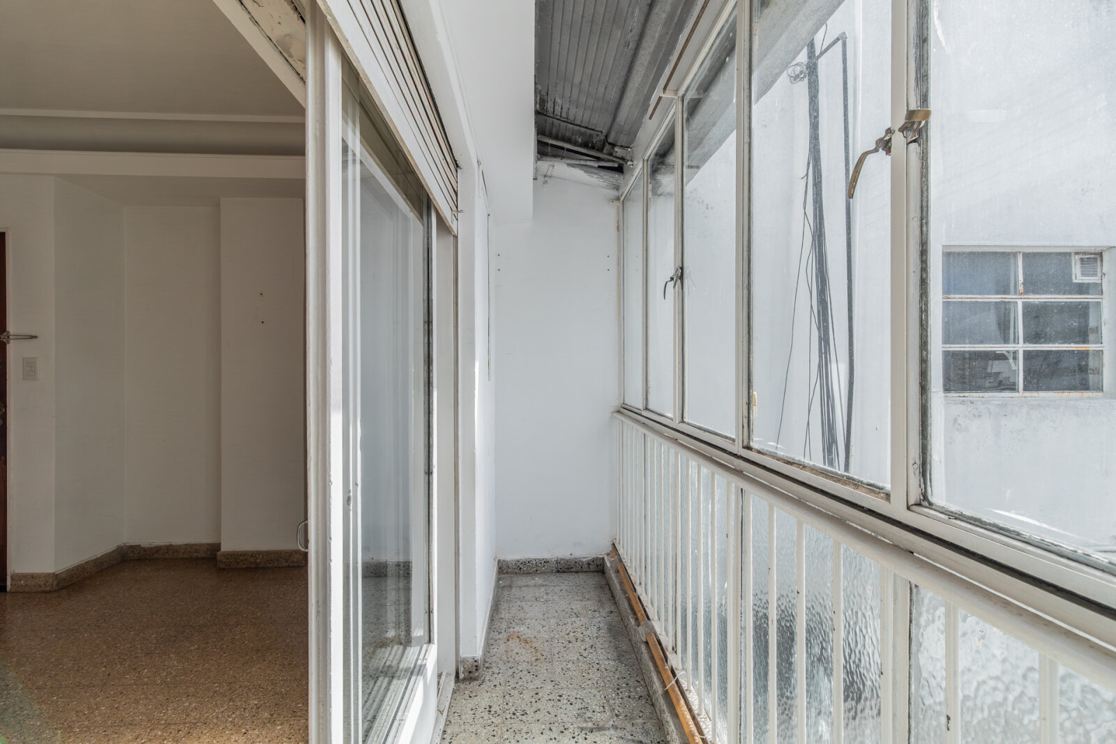 Departamento tres ambientes al frente con balcón — foto 8