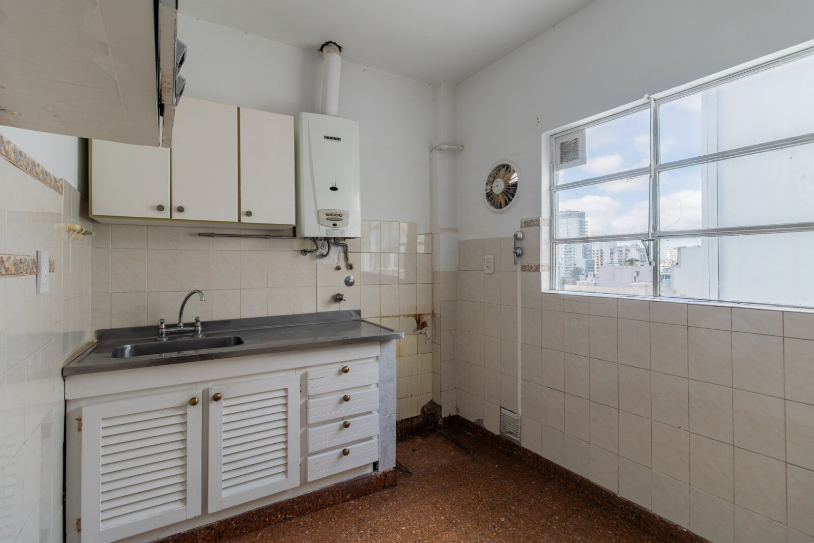 Departamento tres ambientes al frente con balcón — foto 11