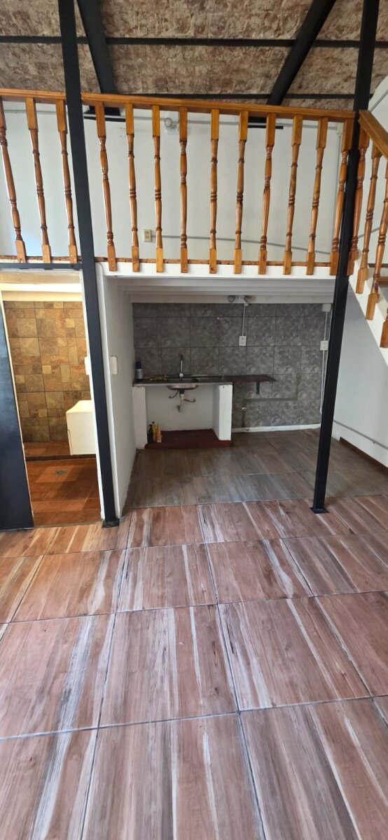 Se alquila un lindo departamento tipo loft con patio - Parque Patricios — foto 2