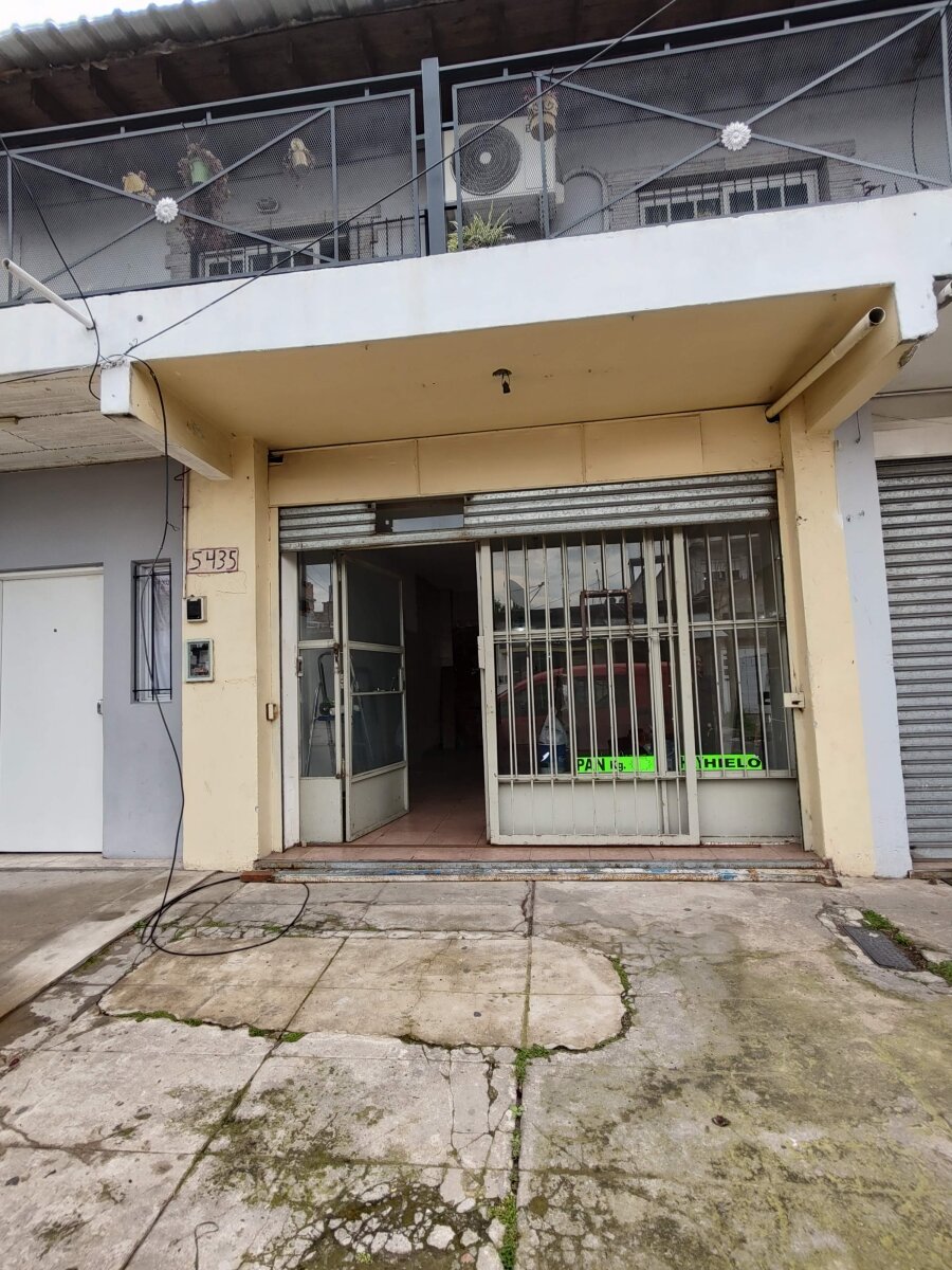 Alquiler Local 23 m3 sobre calle principal en Villa Luzuriaga - 4