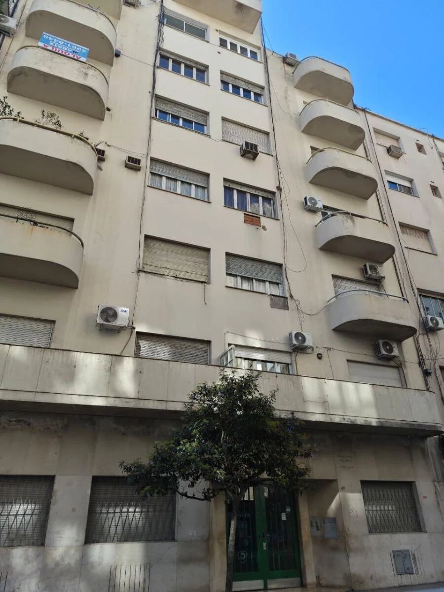 RECOLETA,2AMB,INTERNO, A REFACCIONAR, C/DEPENDENCIA;LAVADERO;LIVING,Y PATIO; MUY BUENA UBICACION,INTERNO, OPORTUNIDAD INVERSION