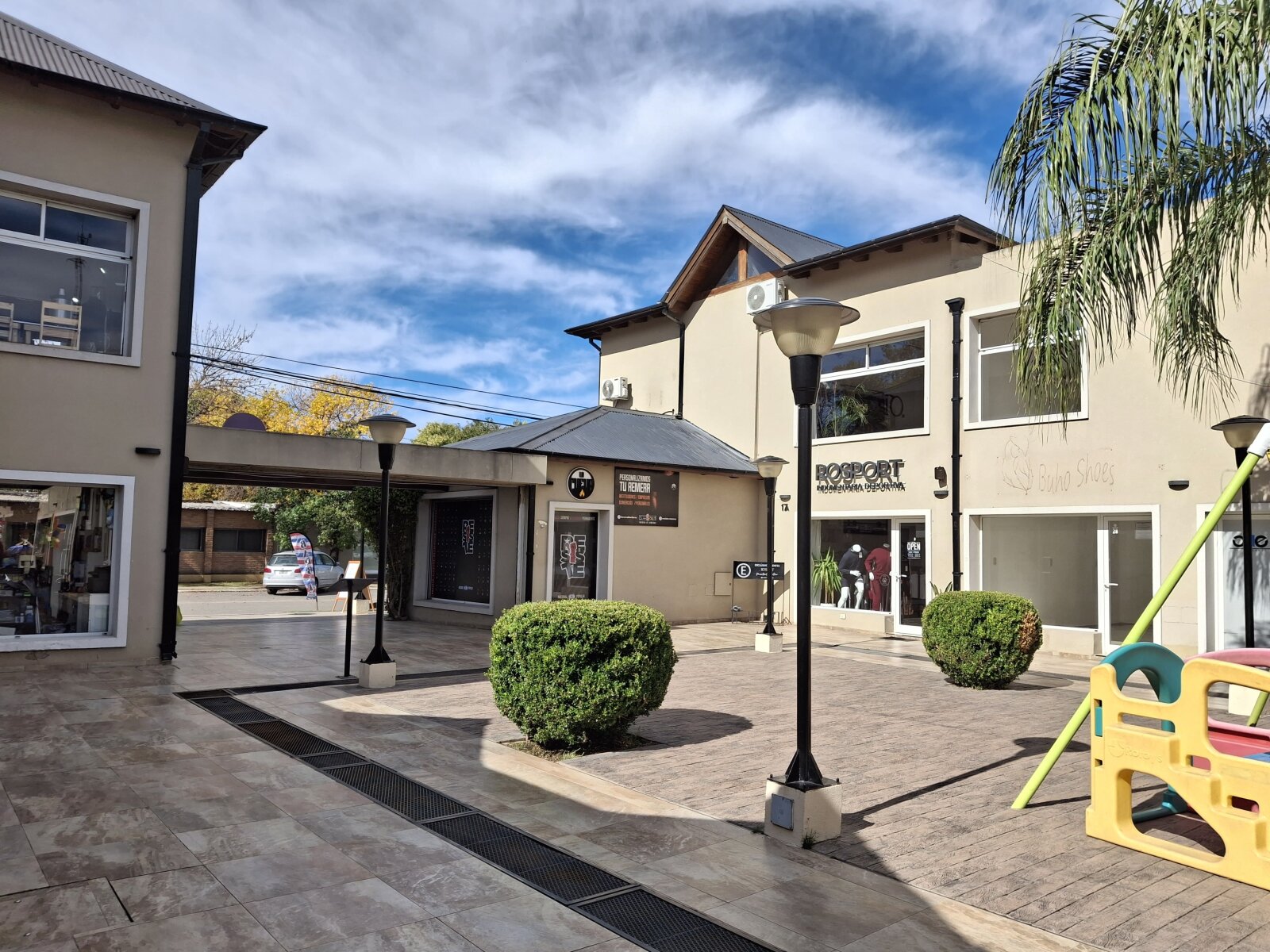 Ibarlucea: Portal de Ki, San Martin y Maipu Locales centricos en alquiler, Santa Fe, Argentina - 295