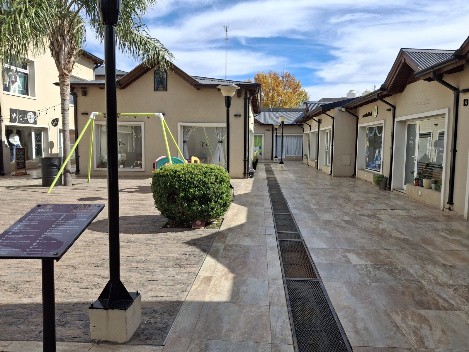 Ibarlucea: Portal de Ki, San Martin y Maipu Locales centricos en alquiler, Santa Fe, Argentina - 285
