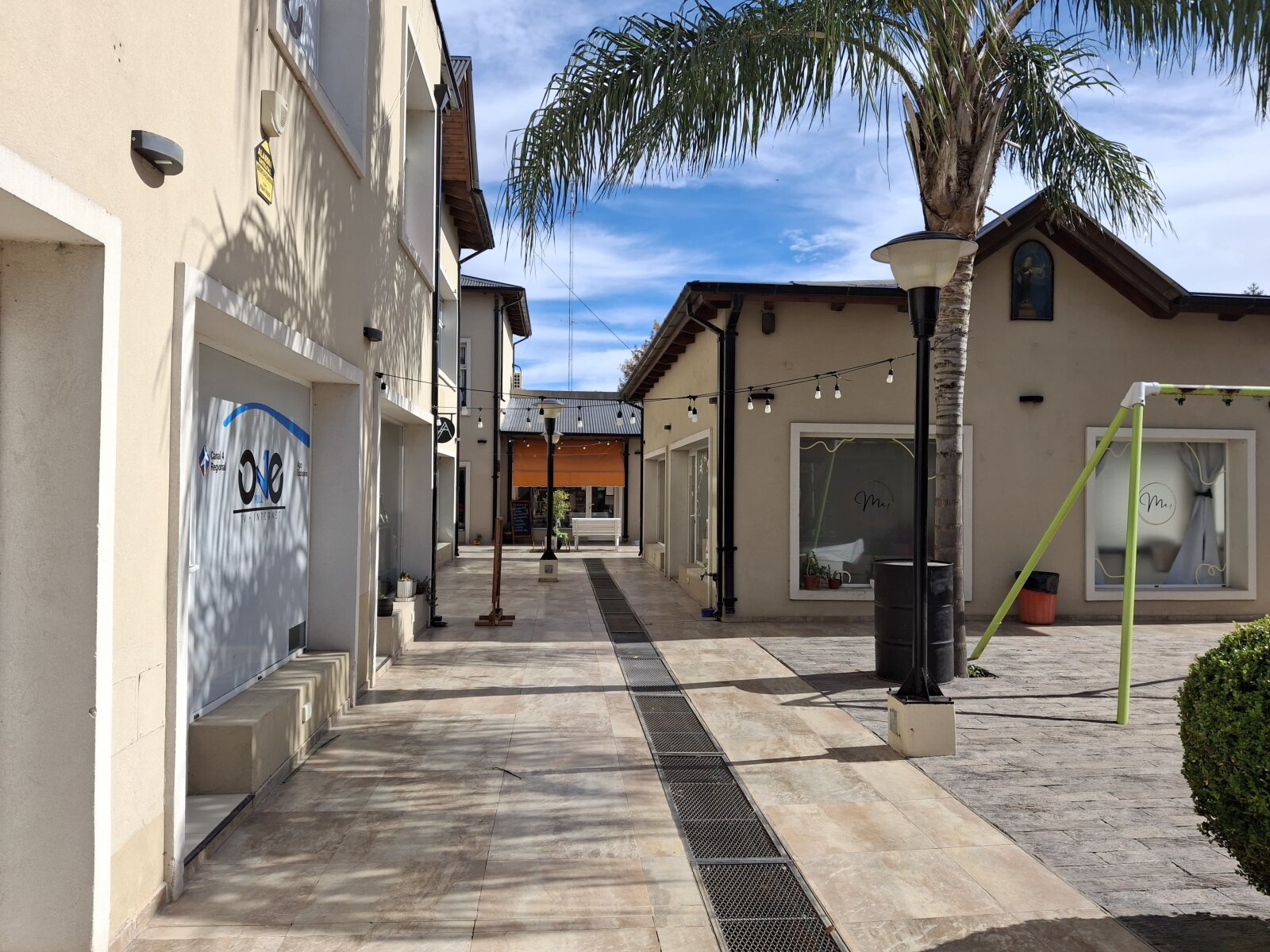Ibarlucea: Portal de Ki, San Martin y Maipu Locales centricos en alquiler, Santa Fe, Argentina - 325