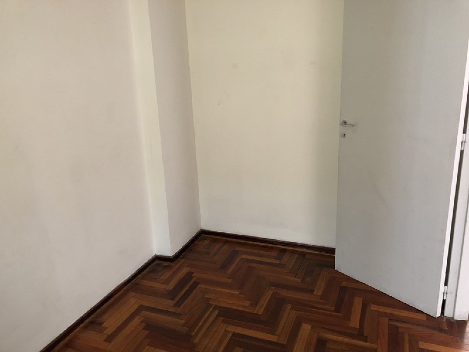 ALQUILER DEPARTAMENTO 4 AMB. EN EDIFICIO CON SEGURIDAD 24HS. - 24