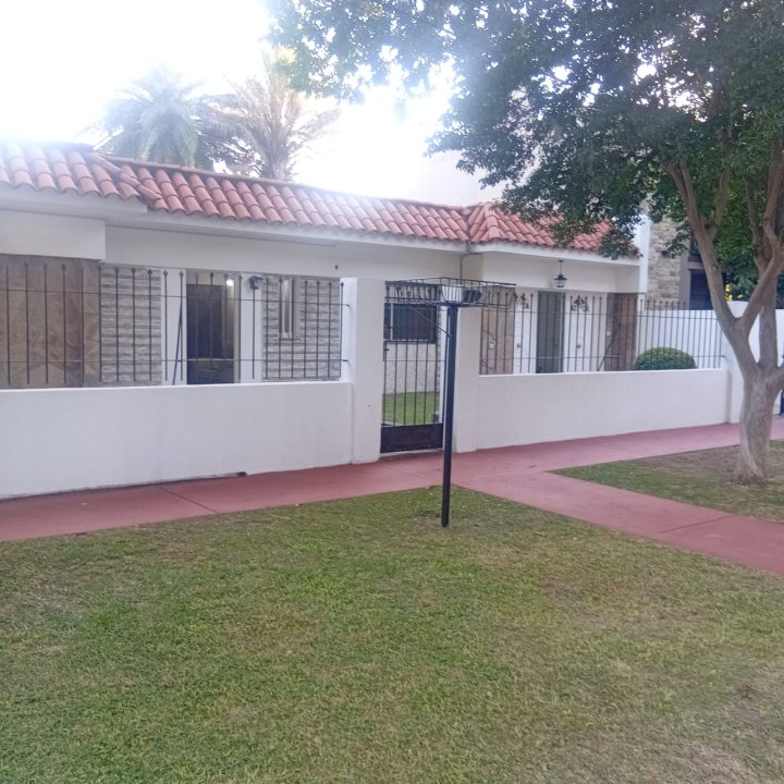 Casas - Funes -  Alquiler