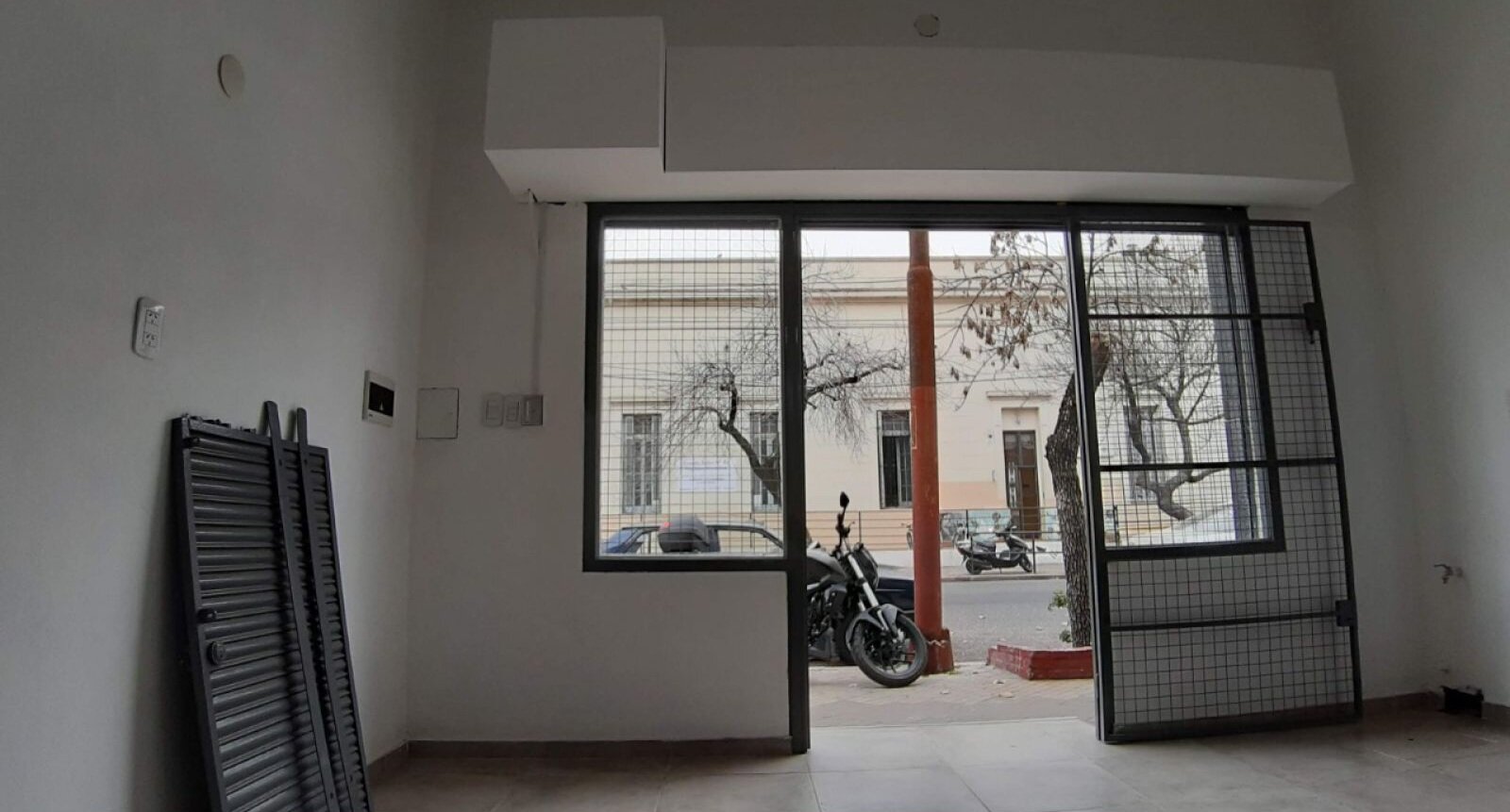Local Comercial Uruguay 1289. — foto 3