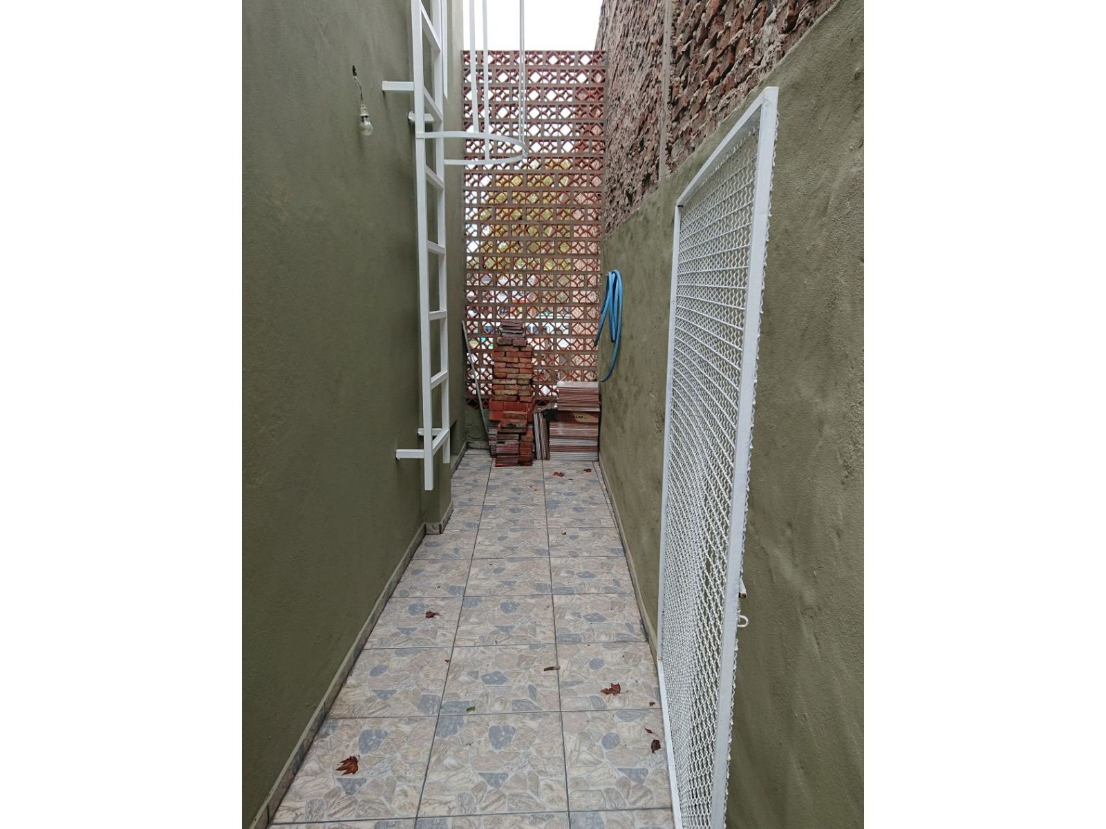 Casa de dos dormitorios y un comodin PLanta Alta - 14